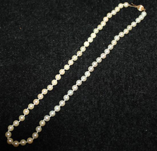 Cultured pearl necklace with 9ct gold clasp